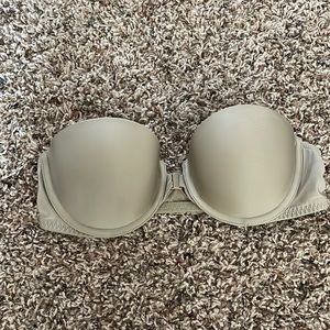 Victoria’s Secret strapless bra